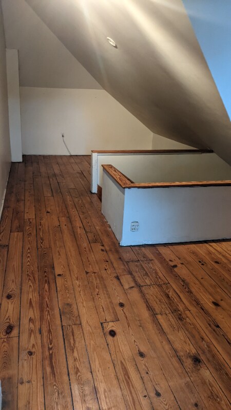 Building Photo - 463 Elsmere St