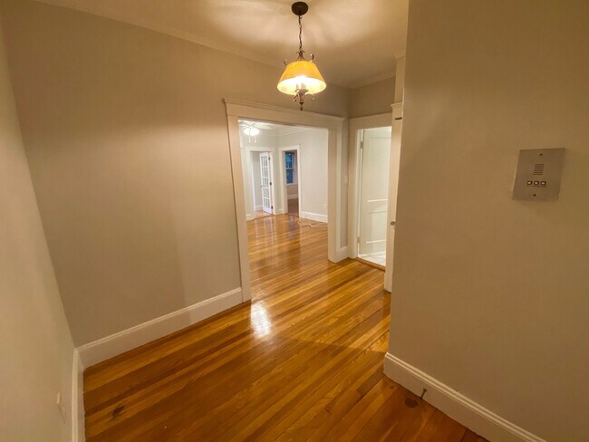 Foto del edificio - Bright & Spacious Brighton 3-bed Near B, C...