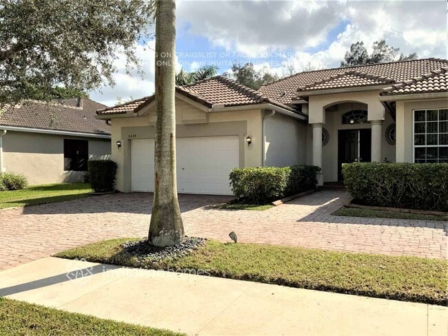 Building Photo - 8444 S Lake Forest Dr