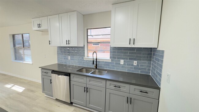 Foto del edificio - 829 Canfield St