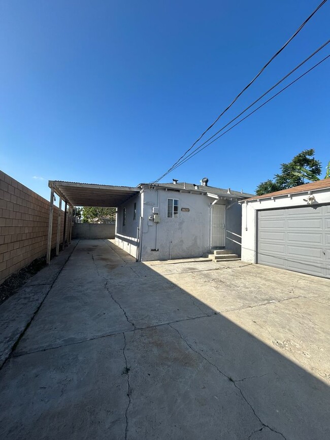 Building Photo - Charming 2-Bedroom Home for Rent in Lakewood