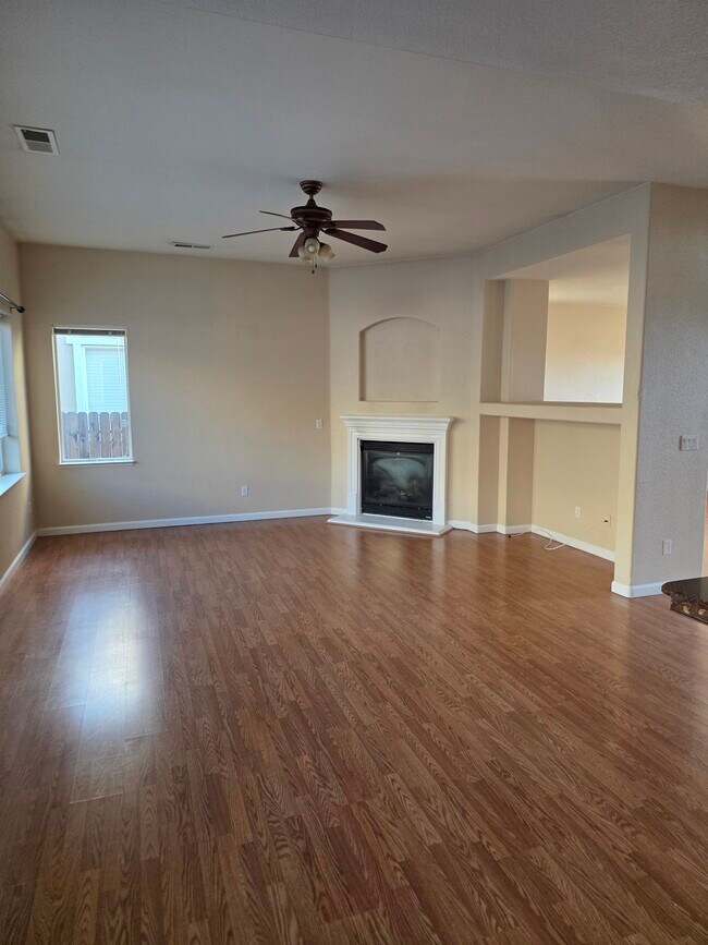 Foto del edificio - 7121 Crest Hill Dr