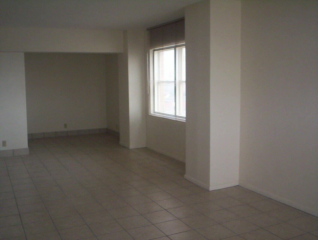 Plaza Towers Apartments in Hutchinson, KS