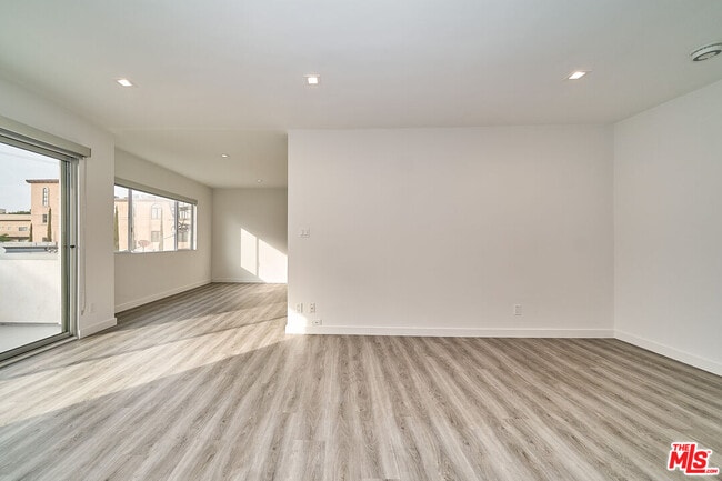 Building Photo - 425 S Willaman Dr