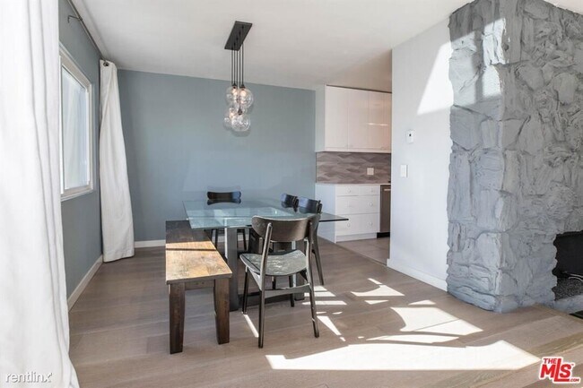 Building Photo - 2 br, 2 bath Condo - 11920 Dorothy St Apt 304