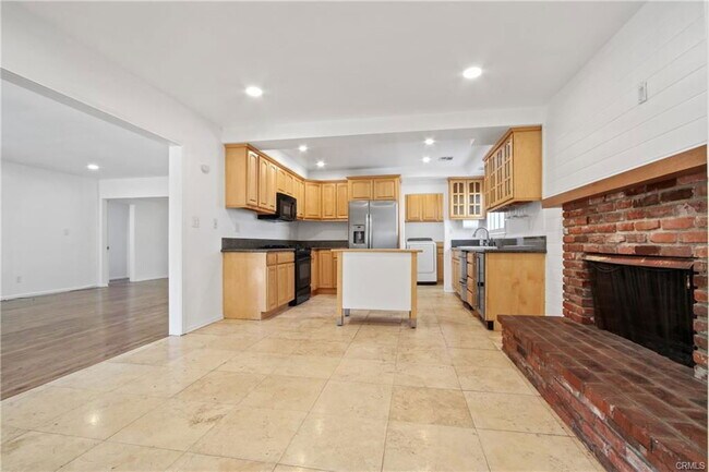 Building Photo - 510 S Sparks St