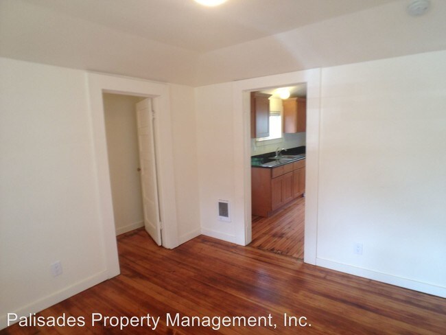 Foto del edificio - 3919-3925 SE 28th Pl