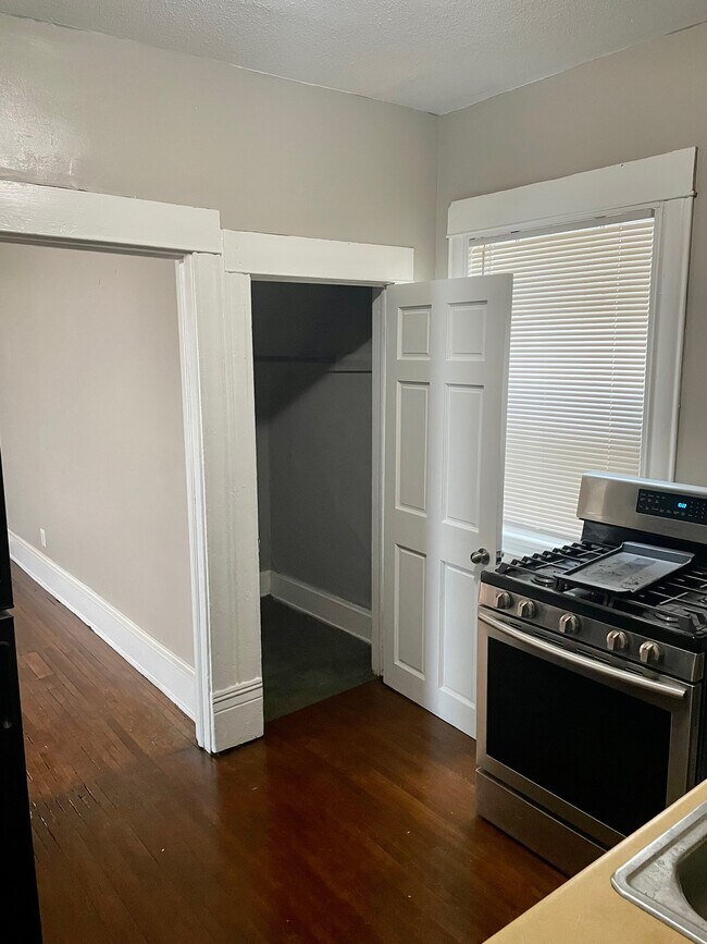 Kitchen - 2805 Grand Ave S