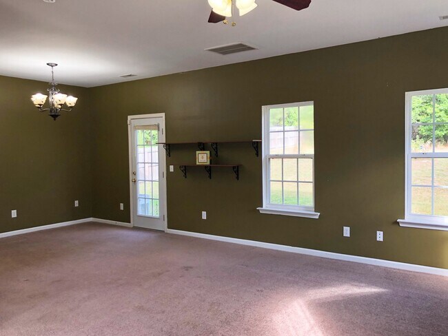 Photo - Spacious 3 bedroom home with huge fenced i...