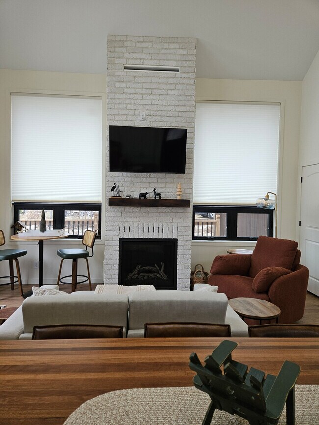 Foto del edificio - 5913 Lake Edge Rd