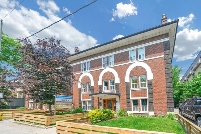 Photo du bâtiment - 26 Balmoral Ave