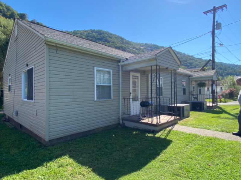 124 Maple St Unit 4, Smithers, WV 25186 Room for Rent in Smithers, WV