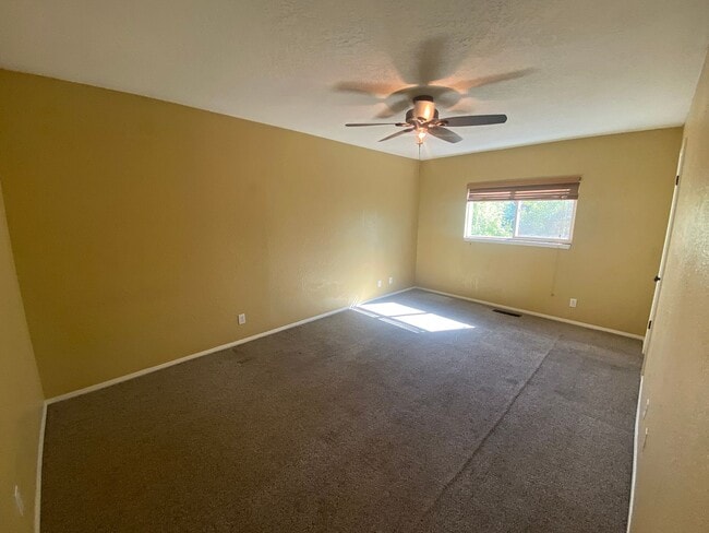 Building Photo - 1607 N Prairie Way