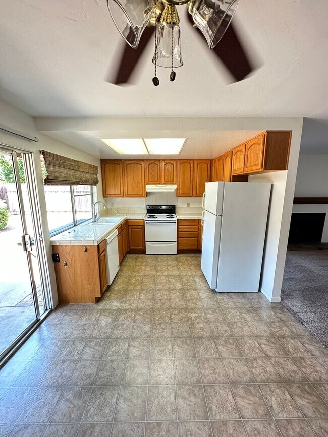 Building Photo - 3BD/2BA House in Beautiful Granite Hills, ...