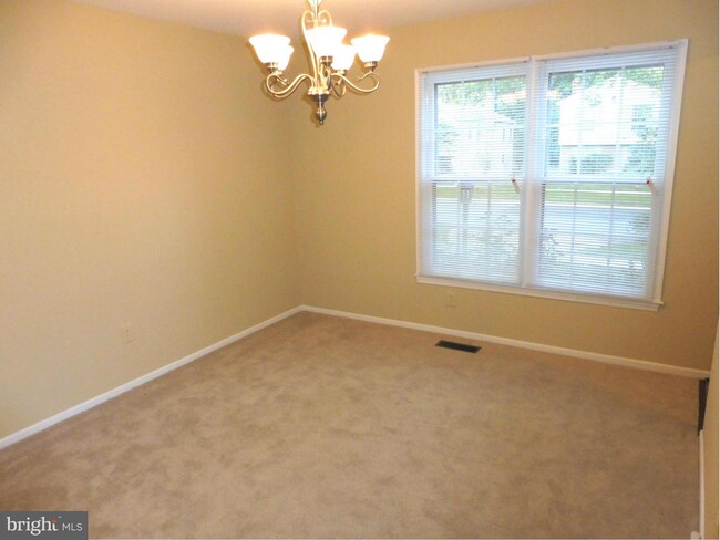 Building Photo - 2306 Glenmore Terrace