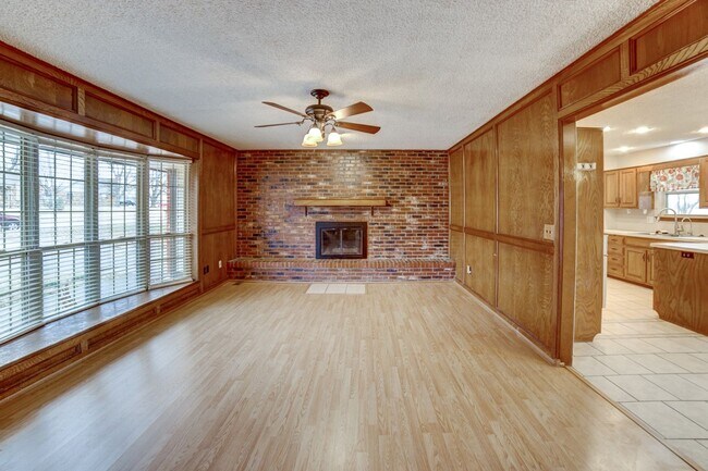 Building Photo - 3 Bed / 2 Bath in Broken Arrow!