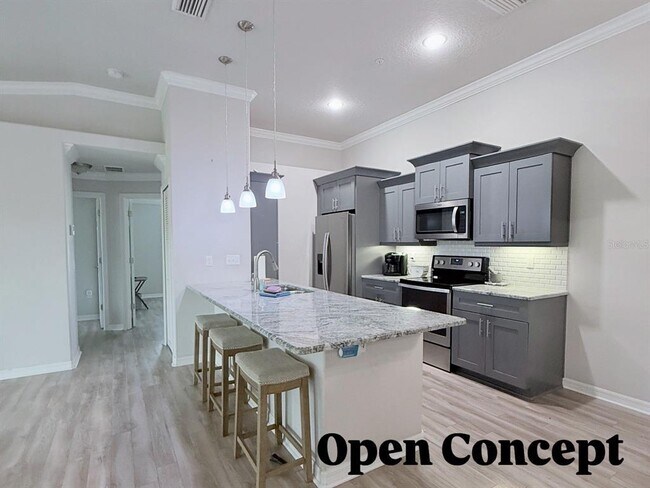 Foto del edificio - 5111 Royal Palms Wy