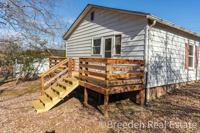 Foto del edificio - 928 Fairview Dr SW