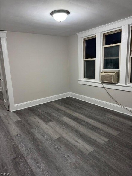Foto del edificio - 1062 E 25th St