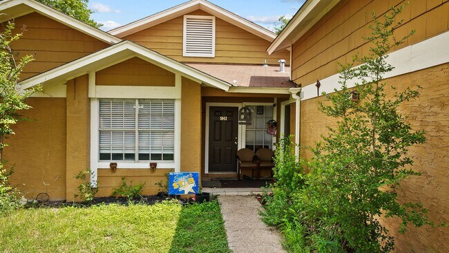 Foto del edificio - 5044 Ayrshire Dr