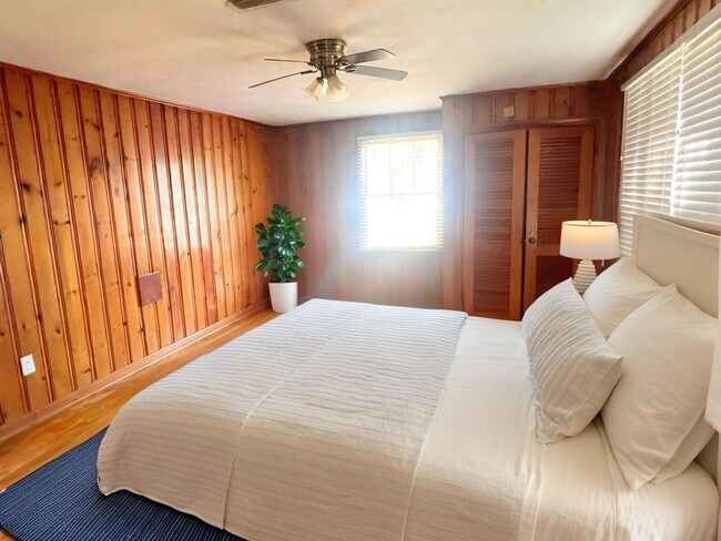 Building Photo - Charming 3-Bed, 2-Bath Home with One-Car G...