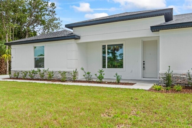 Foto del edificio - Experience luxury living on the 15th hole of the Pine Lakes Golf Course.