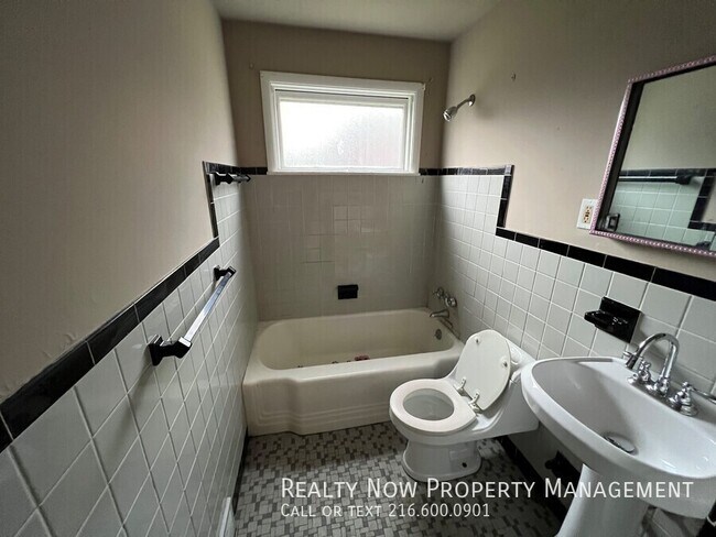 Foto del edificio - 895 E 237th St