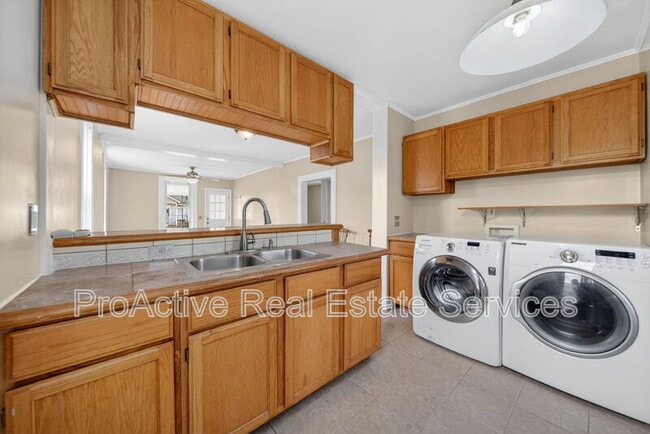 Building Photo - 1004 Woronoca Ave