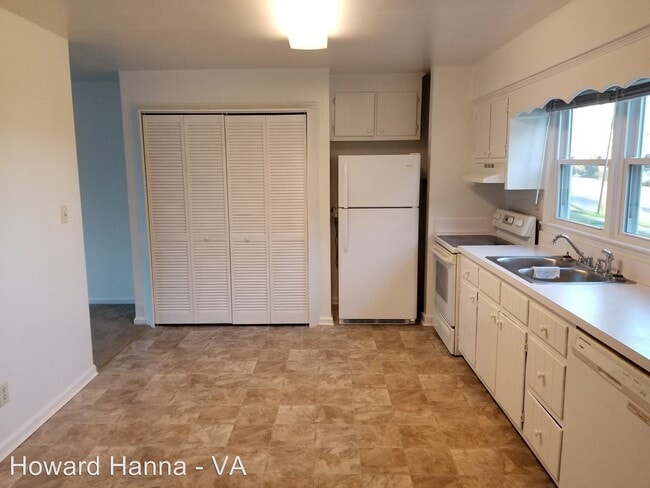 Building Photo - 2 br, 1.5 bath House - 4409 King Street