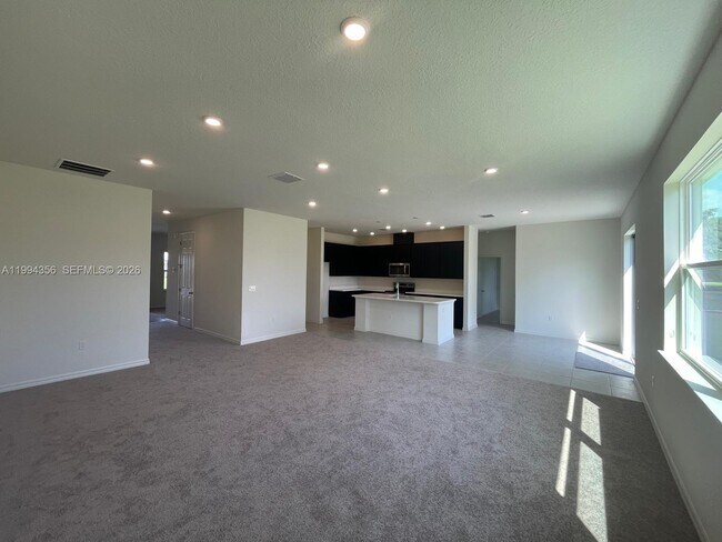 Foto del edificio - 2133 SE Flanders Rd