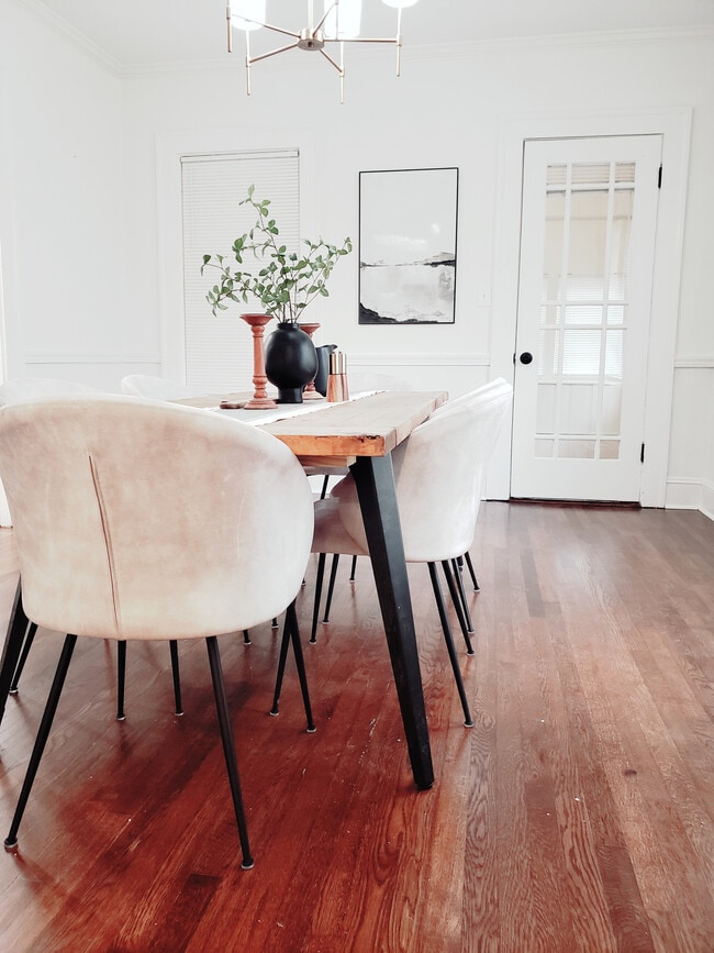 Building Photo - Room in House on Evans Dr SW