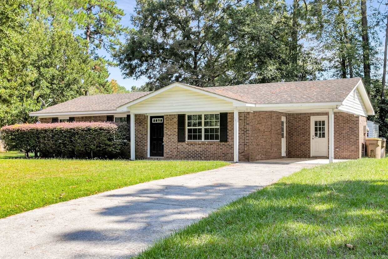 Primary Photo - 3 Bedroom 2 Bathrooms in Piercfield Forest...