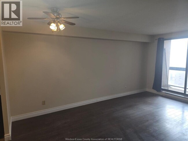 Building Photo - 150 Park St W