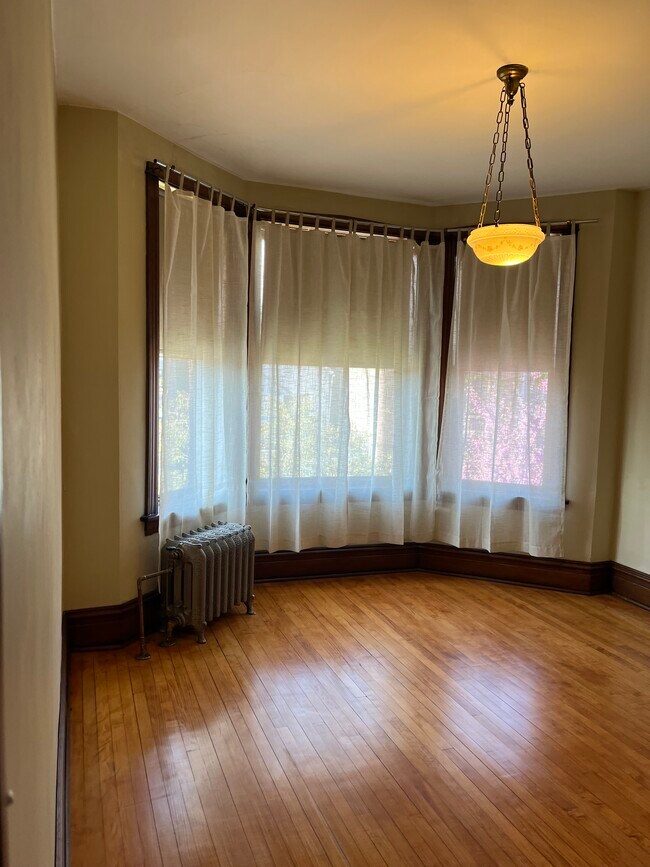 Foto del edificio - 3451 W Diversey Ave