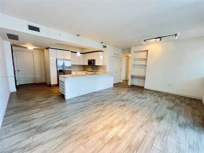 Building Photo - 999 SW 1ST AVE Unit 1414