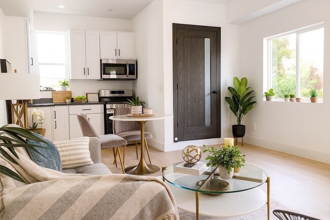 Foto del edificio - 3332 Madera Ave