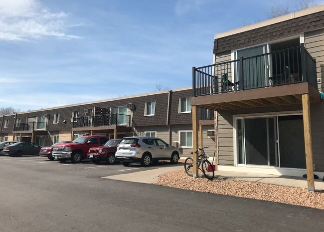 Building Photo - The Pointe Apartments