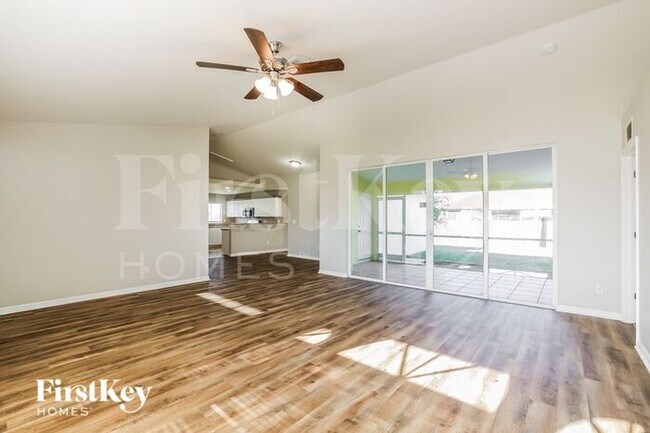 Foto del edificio - 305 NW 22nd Ct
