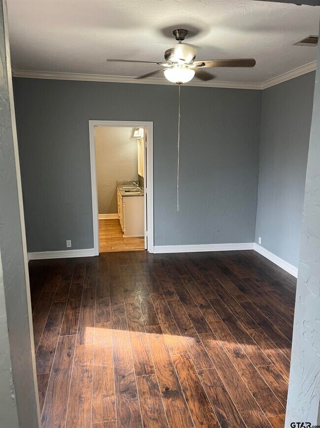 Foto del edificio - 803 S Vine Ave