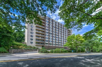 Building Photo - 125 Lake St