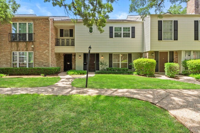 Foto del edificio - Stylish & Renovated Townhome in Prime West...