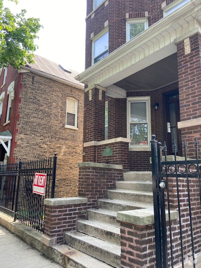Building Photo - 2112 N Leavitt St