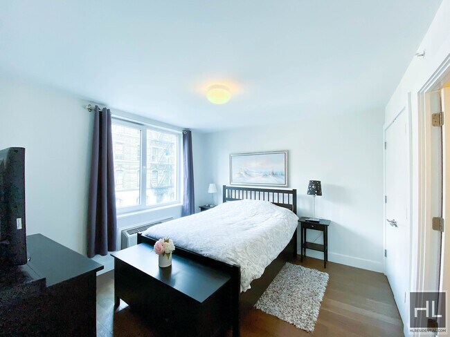 Foto del edificio - 308 EAST 109 STREET