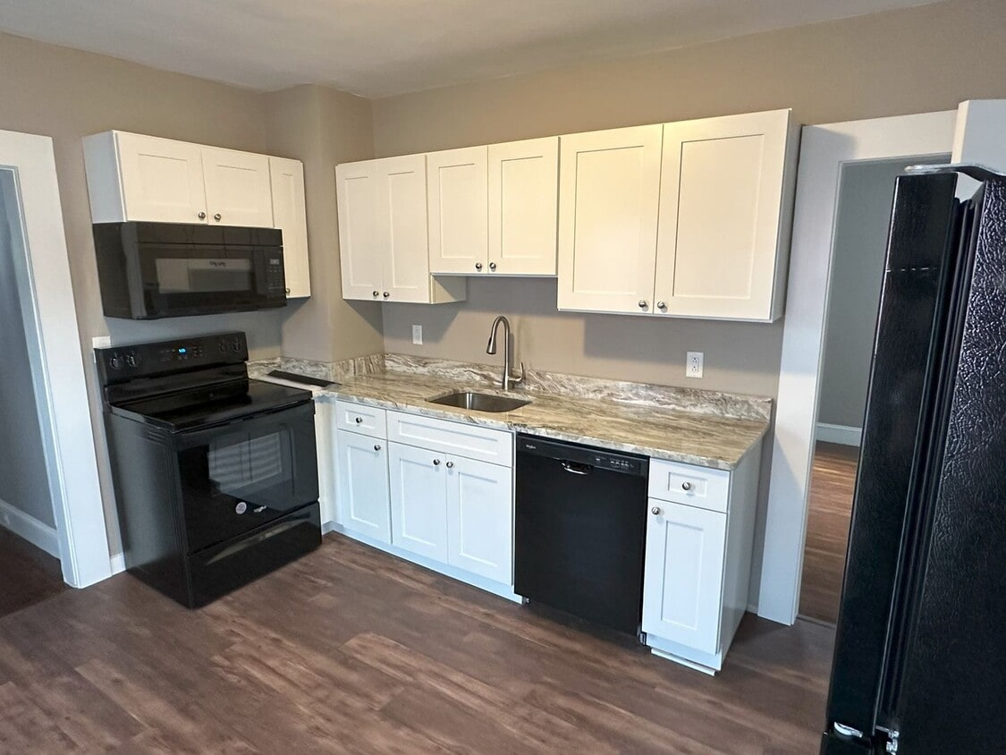 Foto principal - Fully Remodeled 3 Bedroom Single Family Home