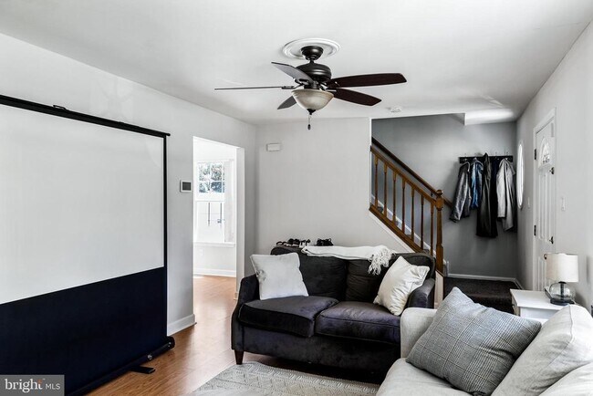 Foto del edificio - 411 Comly Ave