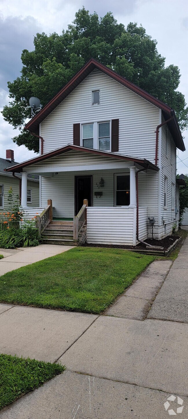 Greencroft Park Apartments for Rent with Hardwood Floors Lansing, MI