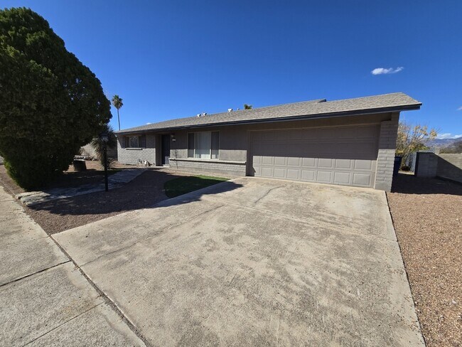 Foto del edificio - 8615 E Bellevue Pl