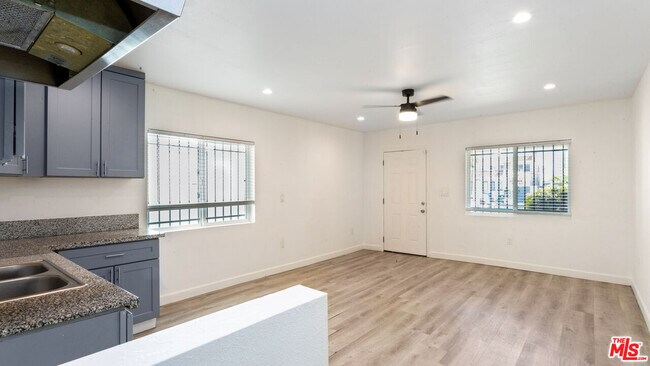 Building Photo - 601 W 49th St