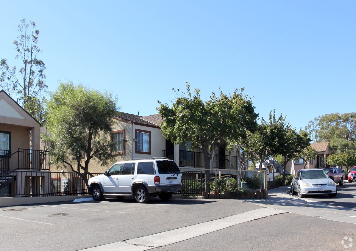 Golden Villa Apartments in San Diego, CA