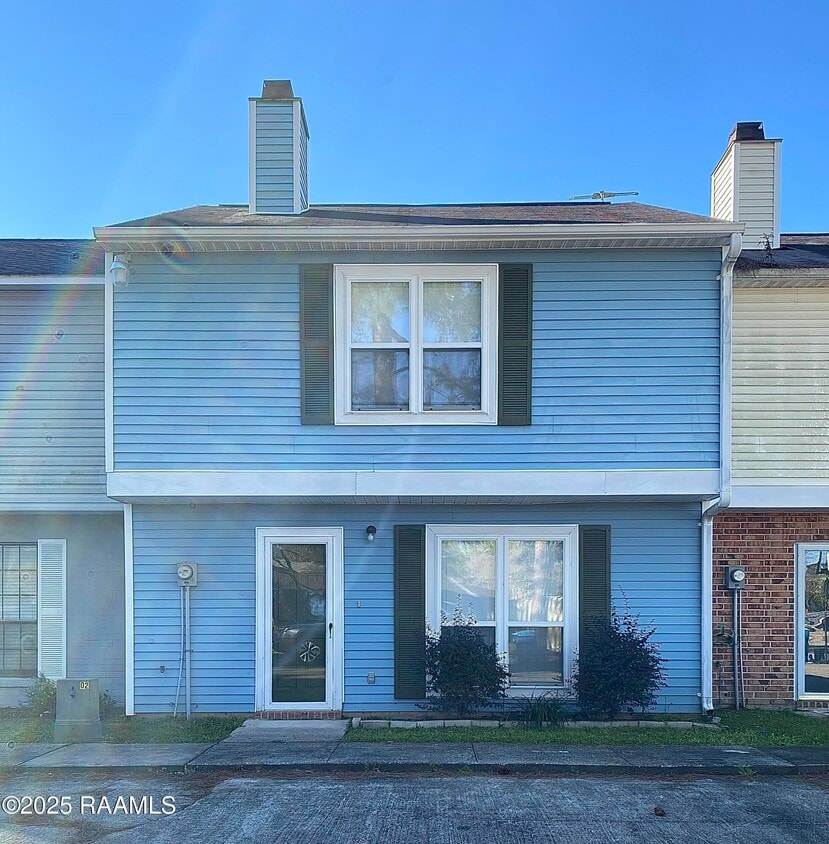 Primary Photo - 108 W Whispering Pines Cir